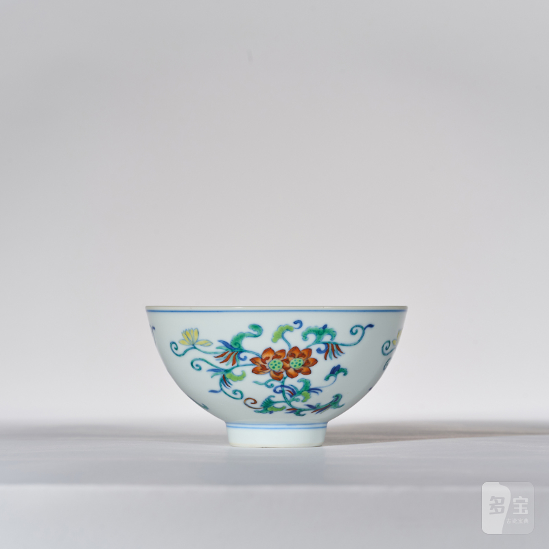 清乾隆 斗彩并蒂莲纹碗 - 图5